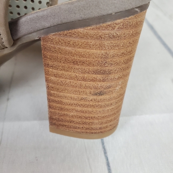 Franco Sarto Gossip Peeptoe  Slingback Sz 9W Taupe Suede - Picture 12 of 13